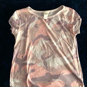 Cute pink camo never worn free people shirt!